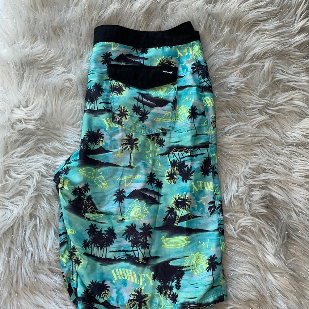 Boys Hurley swim trunks, island design size 18/29